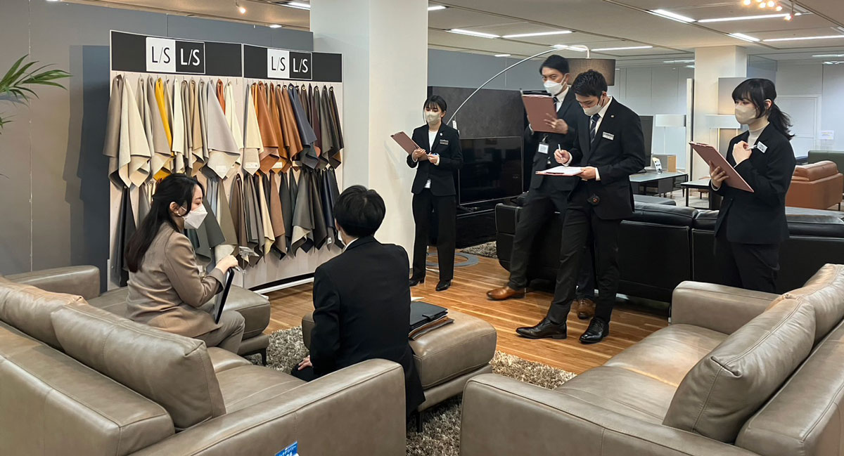 YAMADAヤマダ電機の接客画像